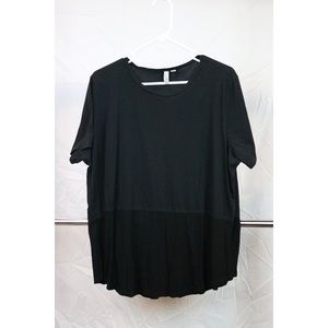 Black shirt with ribbed lower hem
